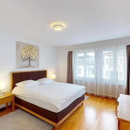 Executive 2 Bedroom Flat Near To The - D10 *