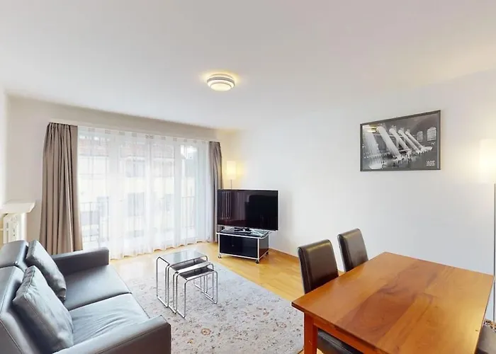 Executive 2 Bedroom Flat Near To The - D10 شقة *